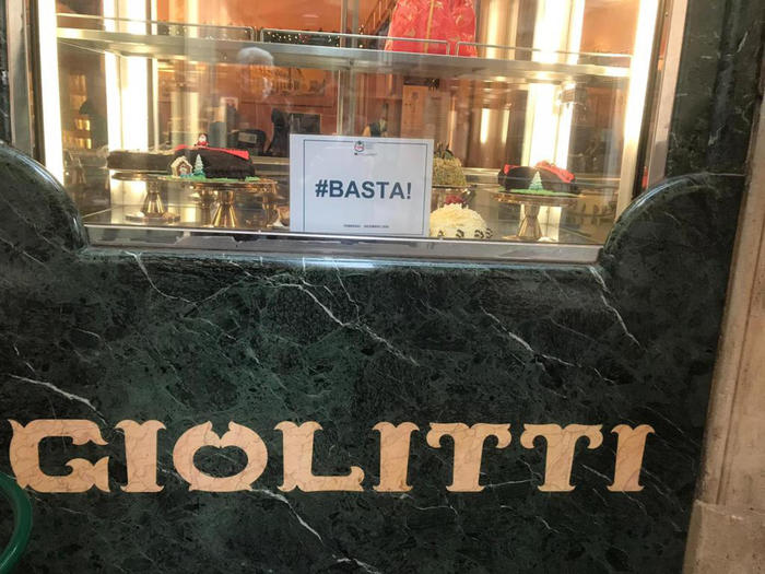 Covid: in negozi Roma cartello ‘basta’ contro le chiusure