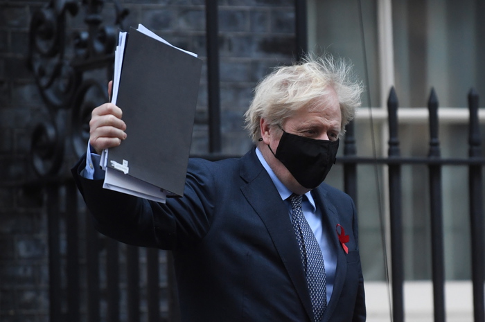 Covid: Johnson incoraggia tutti gli anziani a fare vaccino