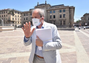 Crisanti: “Parliamo di sci con 600 morti al giorno. L’Italia non è un Paese normale”