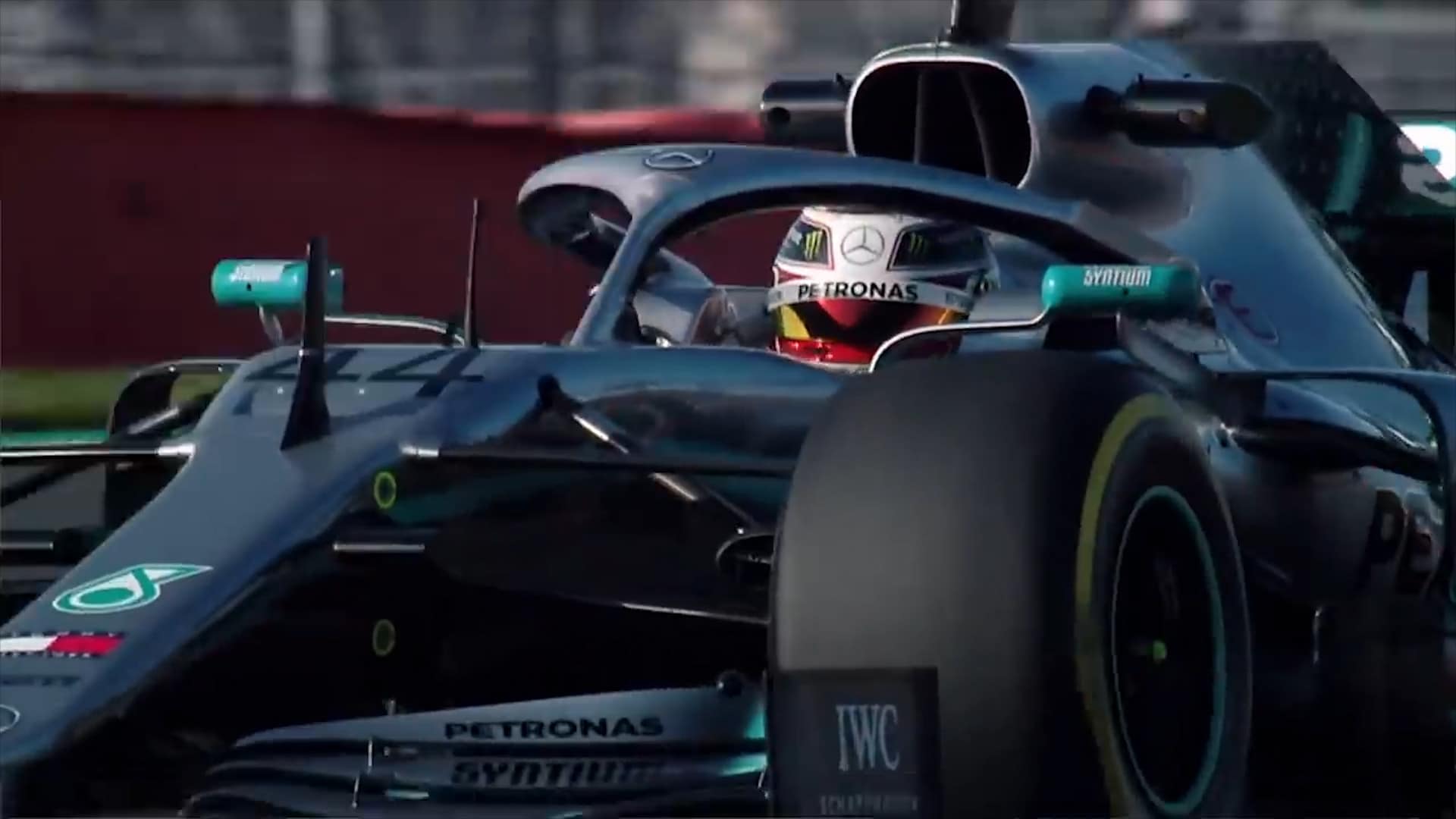 F1, Barhein: Hamilton in pole davanti a Bottas. Male le Ferrari