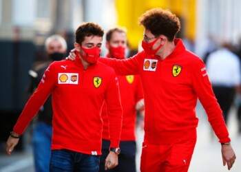 Ferrari, Binotto: “Leclerc deve limitare l’irruenza, Sainz pilota molto forte”