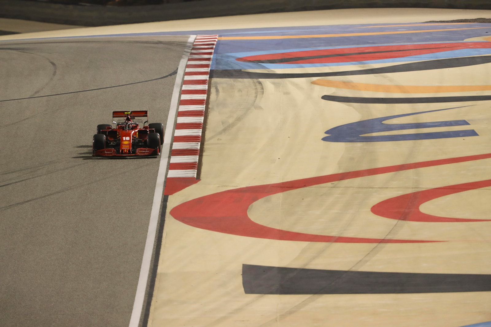 Ferrari, Leclerc: “Spero di non tornare alla realtà in gara”