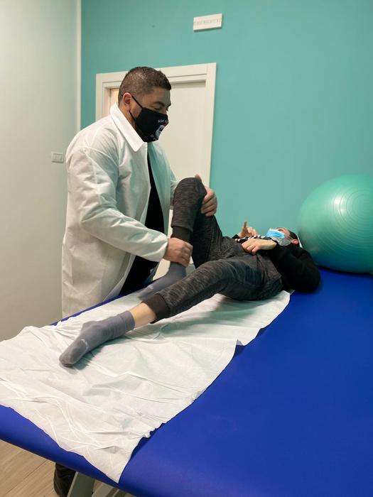 Fisioterapista cieco tirocinante con “Vediamoci al lavoro”