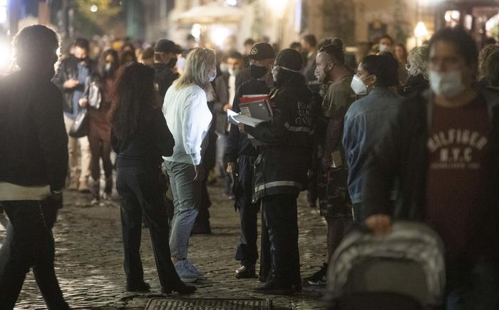 Folla a Trastevere e piazza Navona,ragazzi multati a Roma