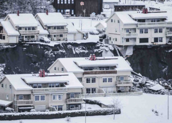 Frana gigantesca in Norvegia, case inghiottite nella voragine. Il video