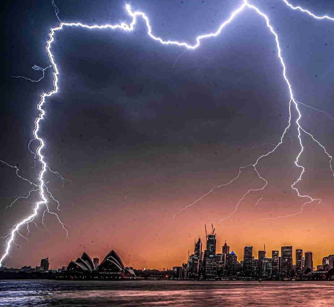 Sydney sotto tempesta elettrica