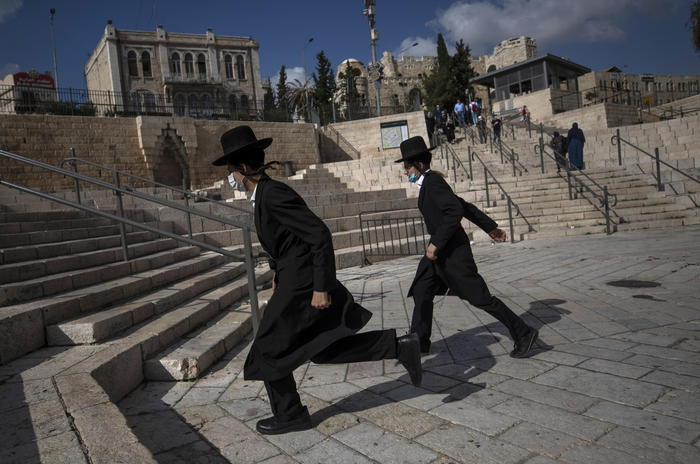 Gerusalemme: rione ortodosso insorge contro ferrovia leggera