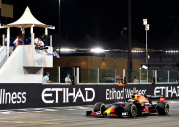 GP Abu Dhabi: Ferrari doppiate, Verstappen dominatore a Yas Marina