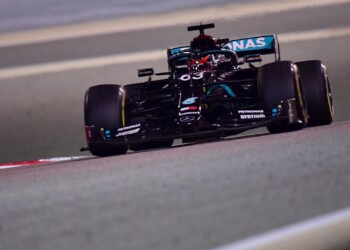 Gp Sakhir: Perez trionfa, la Mercedes la butta via. Leclerc si ritira subito