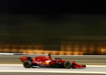 Gp Sakhir: Verstappen vola nelle terze libere, Leclerc e Vettel in difficoltà