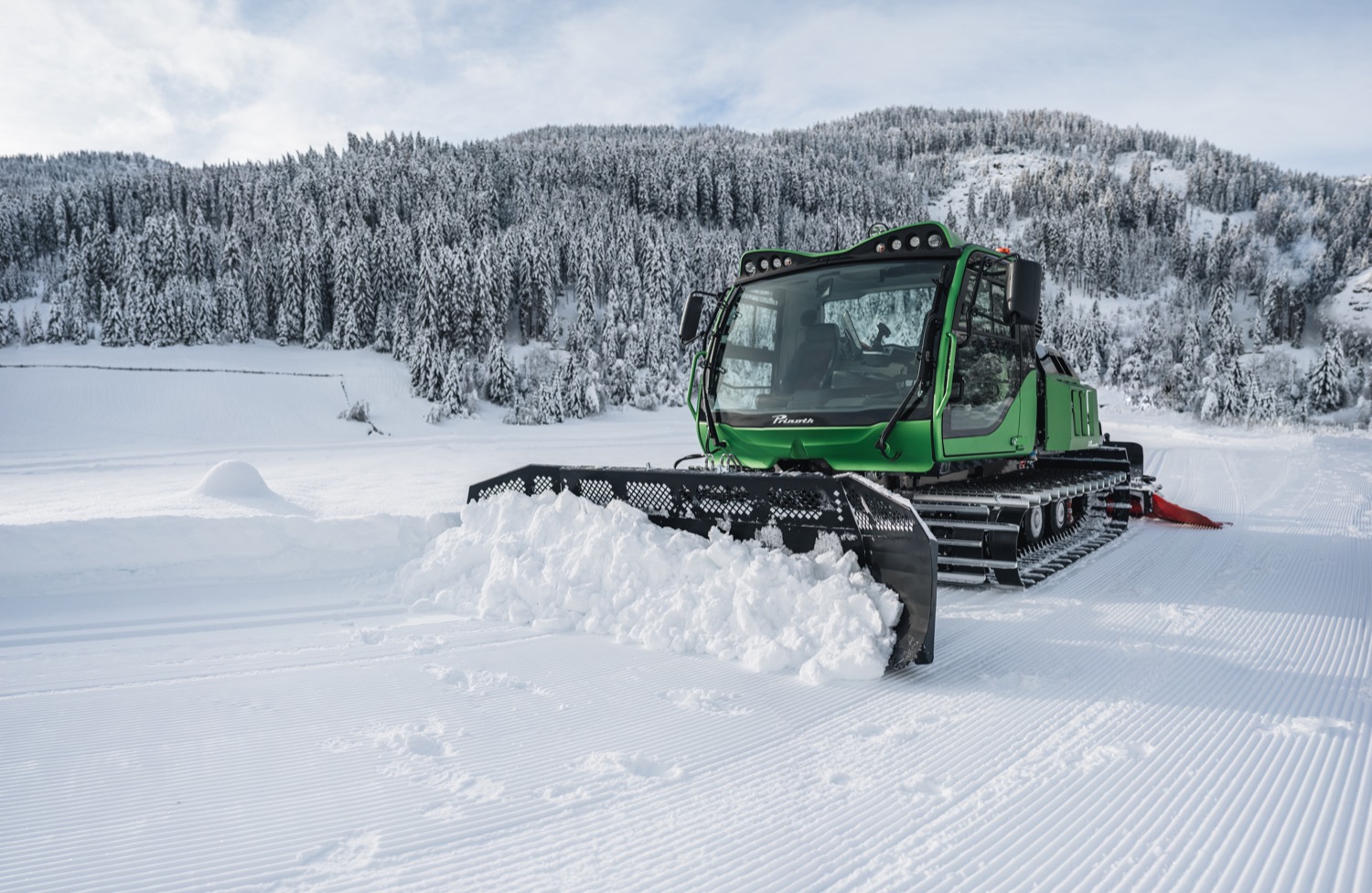 RIVOLUZIONE GREEN SULLE PISTE DELL’ALTO ADIGE: PRINOTH SVELA IL PRIMO BATTIPISTA A IDROGENO ZERO EMISSIONI E PIÙ PRESTAZIONI