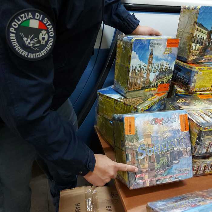 In auto e nel box 100 kg di esplosivi, arrestato 33enne