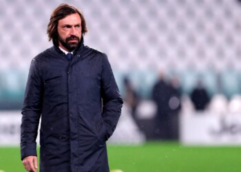 Juve-Fiorentina, a Firenze consegna della posta sospesa nelle vie… “juventine”