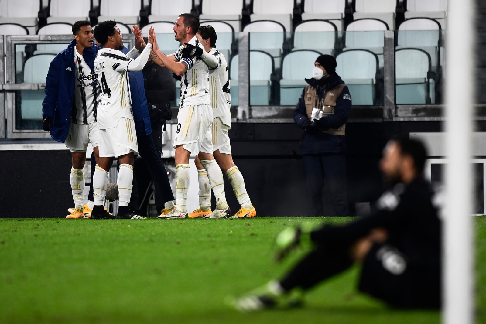 McKennie e Bonucci gol, derby alla Juve: al Torino non basta Nkoulou