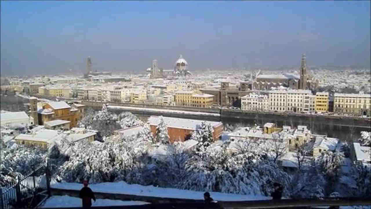 Firenze il giorno dopo la grande neve del 17 dicembre 2010, con oltre 20 centimetri in città