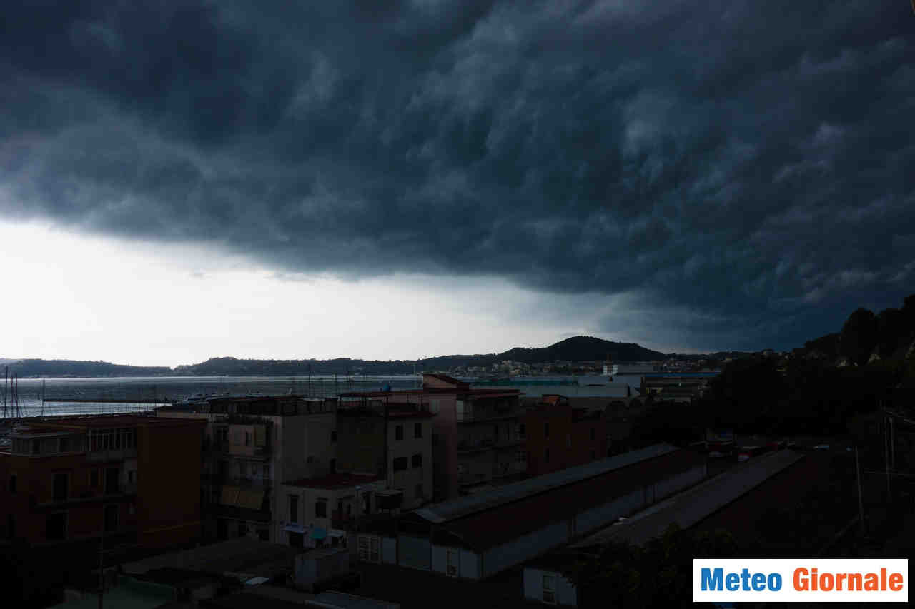Meteo Napoli, ancora gran maltempo per parecchi giorni