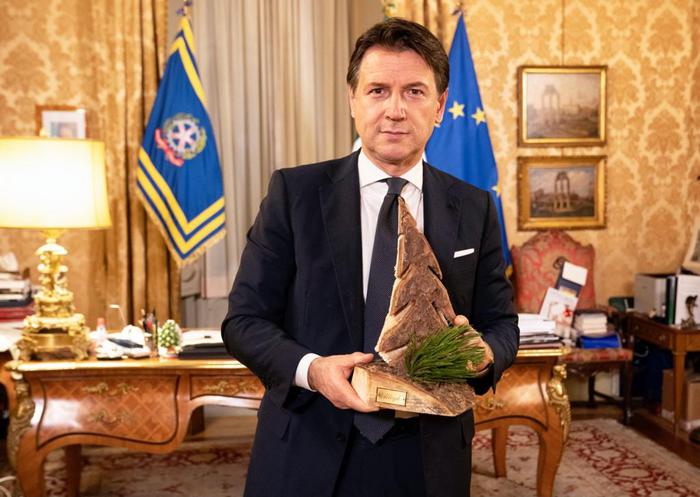 Natale: Provincia Belluno dona albero a Palazzo Chigi