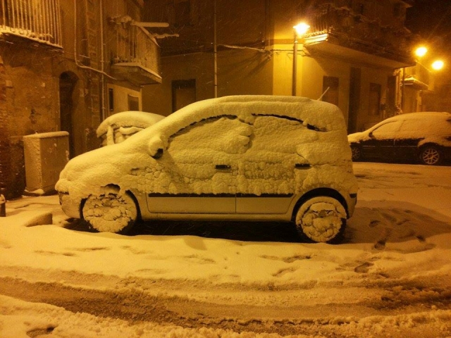 Foto di Messina nella notte fra il 30 ed il 31 dicembre 2014, fonte @EmanueleCanta Twitter.