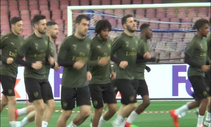 Ozil giura fedeltà all'Arsenal