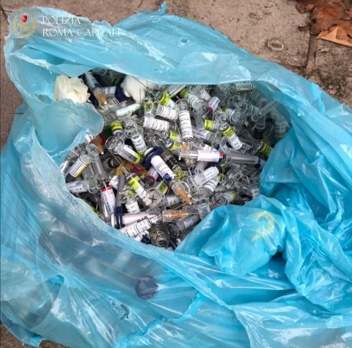 Roma,centinaia siringe e rifiuti rischio infettivo in strada