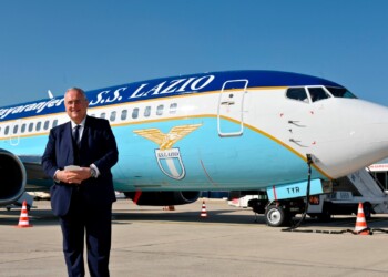 Salernitana in viaggio con l’aereo della Lazio: i tifosi contro Lotito