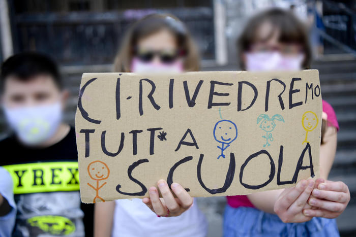 Scuola, si riapre dal 7 gennaio, c’è l’accordo governo-enti locali