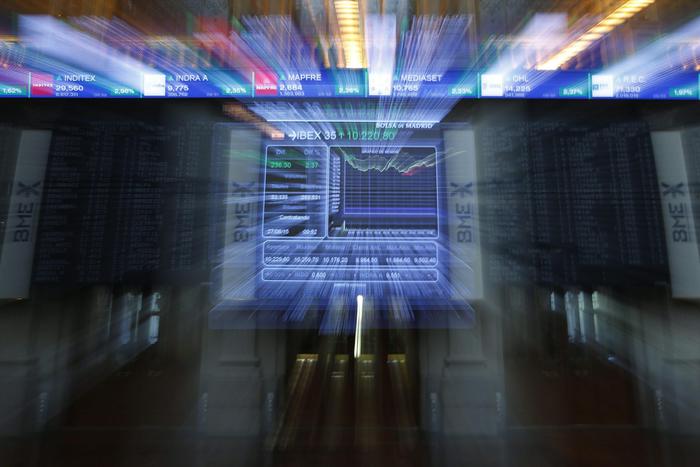 Spread Btp/Bund apre in lieve calo a 119 punti