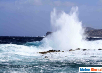 Tempesta invernale verso l’Italia: in arrivo anche FORTI VENTI e mareggiate
