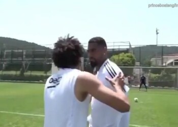 Turchia, Arslan mostra l’errore all’arbitro con lo smartphone