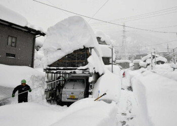 Uragano di Neve in Giappone. Mai vista tanta neve sulla costa