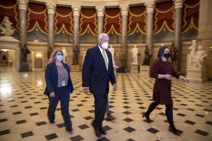 Usa: Camera approva aumento a 2.000 dlr aiuti ad americani