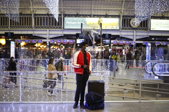 Variante Covid, oggi riunione Francia-Germania-Ue
