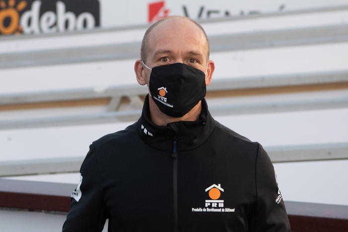 Velista francese salvato dal rivale durante regata