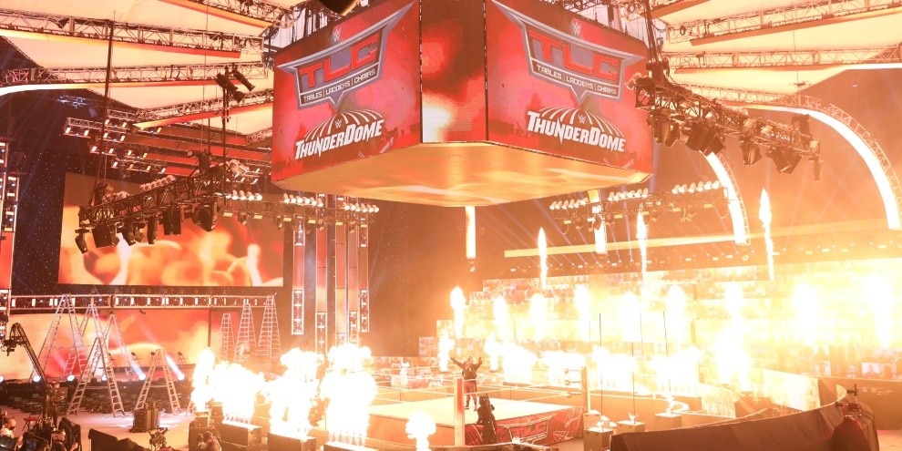 WWE TLC 2020 infuocato! Randy Orton dà alle fiamme il corpo di Fiend