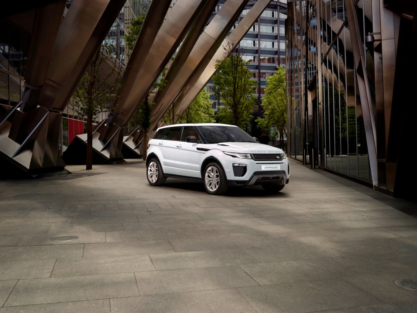 “APPROVED” IL PROGRAMMA DI USATO CERTIFICATO JAGUAR LAND ROVER ITALIA SI ARRICCHISCE DI NUOVI CONTENUTI