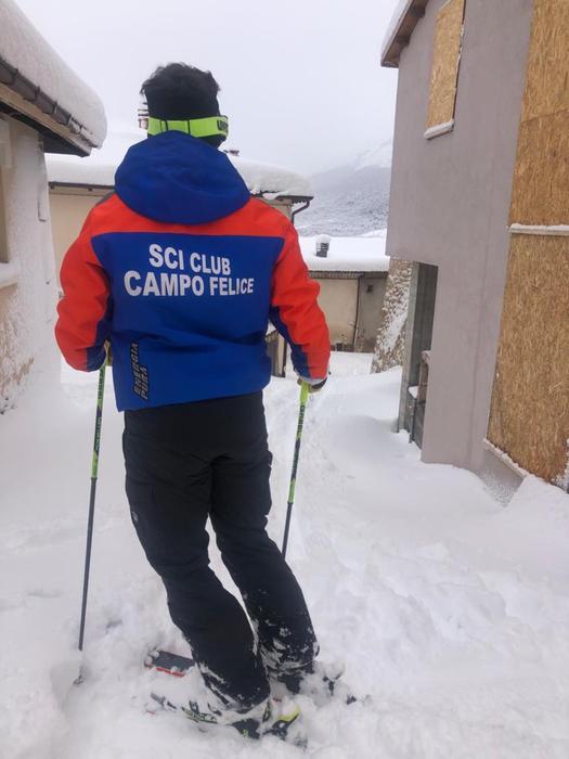 A Rocca di Cambio si scia tra le strade del paese