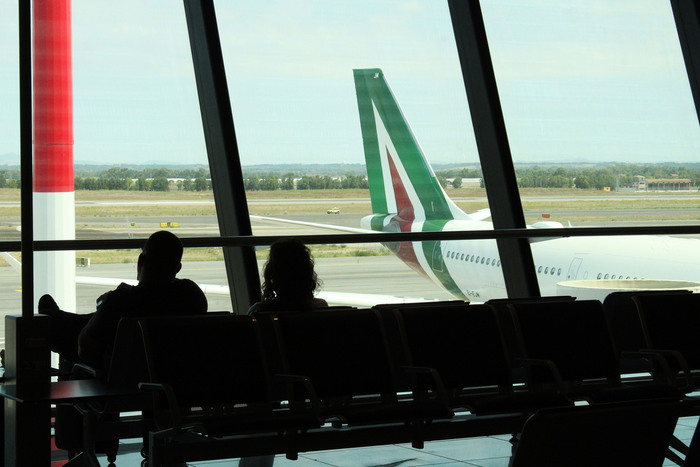 Alitalia: commissario vede sindacati, rischi per stipendi