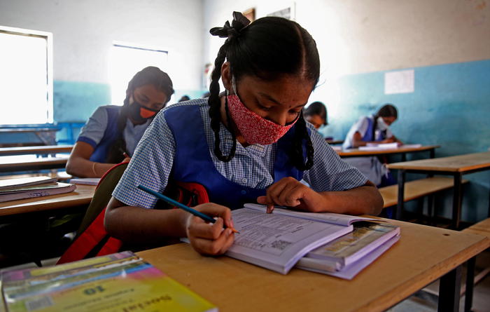 Alto Adige, dal 7 gennaio riaprono scuole in presenza al 75%