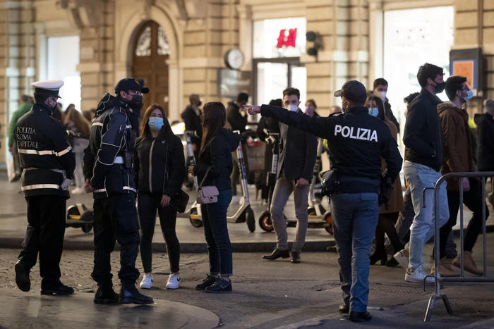 Altra ragazza rapinata a Roma,caccia a ladri del coprifuoco