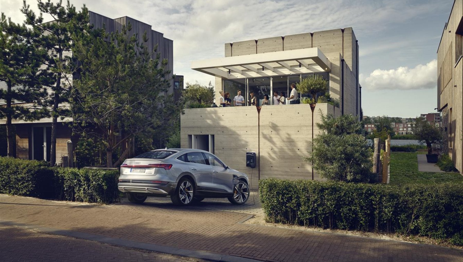 Audi e-tron, la ricarica arriva nel momento migliore