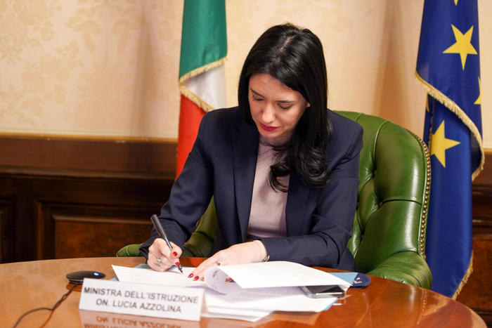 Azzolina, chiederò ristori formativi per la scuola