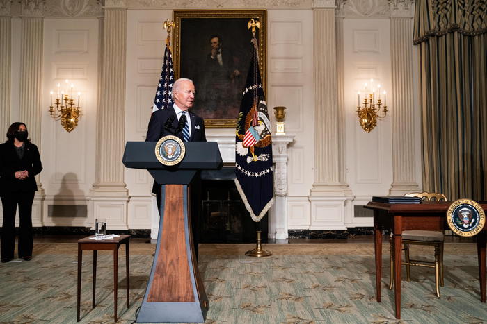 Biden oggi rafforza Obamacare e revoca restrizioni su aborto