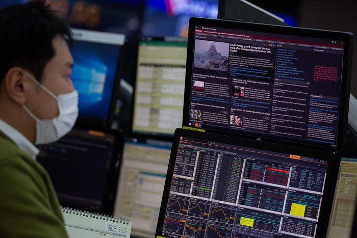 Borsa: Asia chiude in rialzo,si guarda a mosse Usa