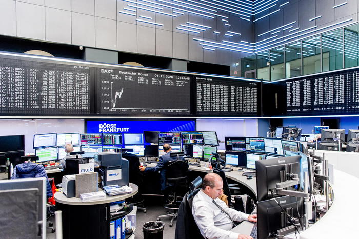Borsa: Europa apre in calo, Francoforte -0,6%