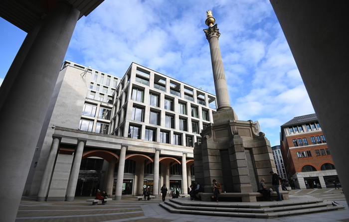 Borsa: Europa peggiora, Milano -2,2%