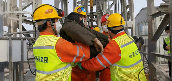 Cina: 11 i minatori tratti in salvo