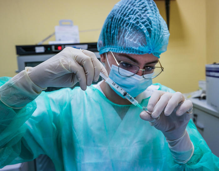 Covid: 18.627 nuovi casi, 361 i morti. Tasso di positività sale al 13,3%