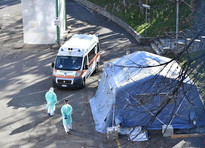 Covid: 813 nuovi positivi in Piemonte, aumentano ricoveri