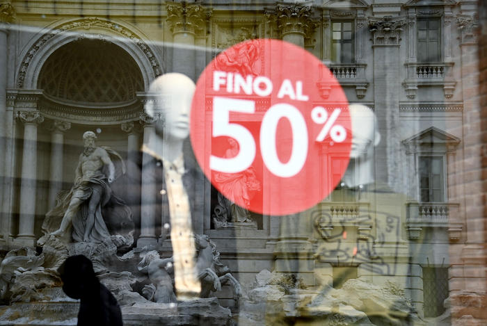 Covid: Cna Roma, -50% incassi saldi, serve pace fiscale