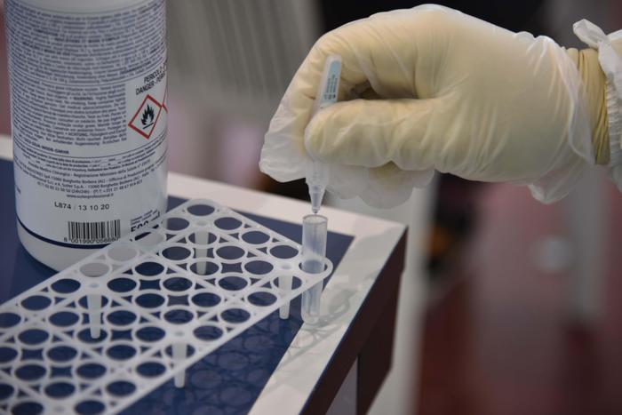 Covid: contagi e vittime stabili, ancora 475 morti